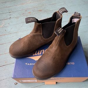 New blundstone 1615 with box olive green suede Chelsea boots